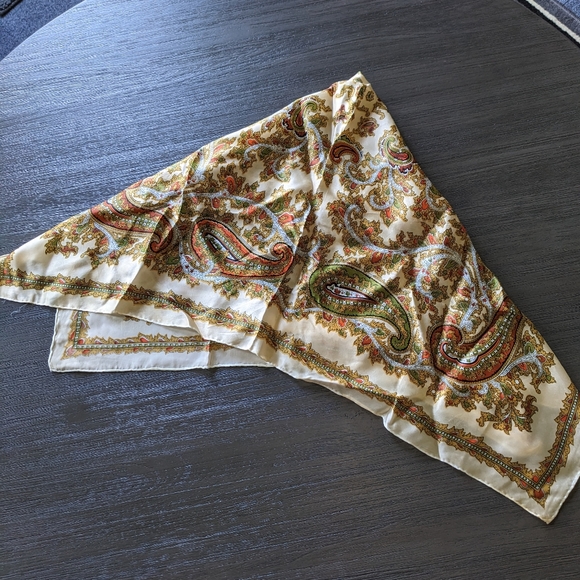 Vintage WPL 6119 Hand Rolled Scarf Wrap Made In Japan - Picture 3 of 6